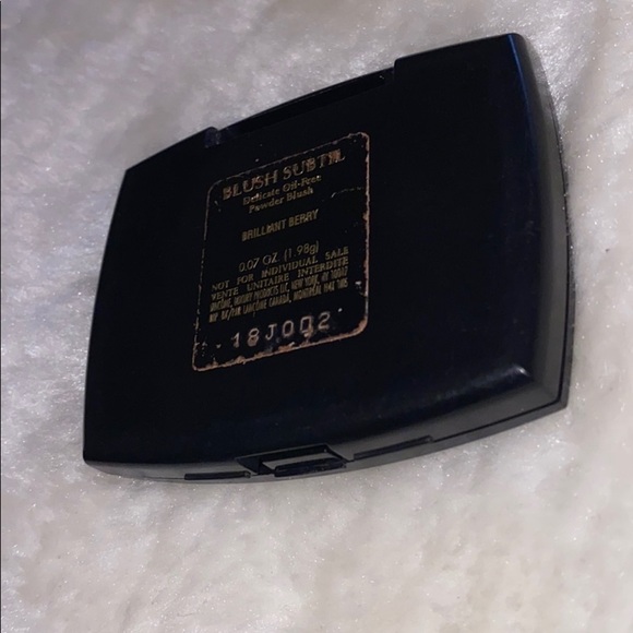 Lancôme brilliant  berry powder blush - Picture 5 of 6